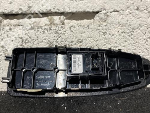 Used Right front window switch Right front window switch BMW 3 Touring (F31) 330 d (258 hp) 22235850 22235850