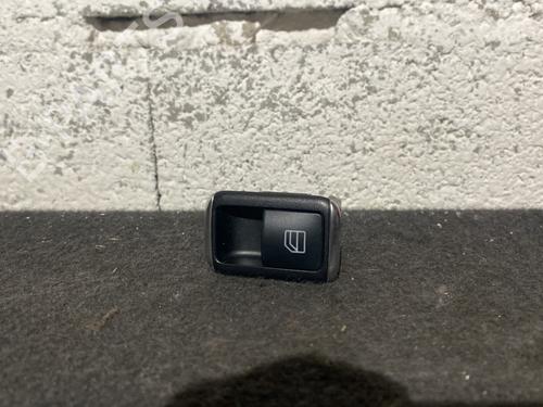 Used Right rear window switch MERCEDES-BENZ B-CLASS Sports Tourer (W246, W242) B 200 CDI (246.201) (136 hp) 24401524