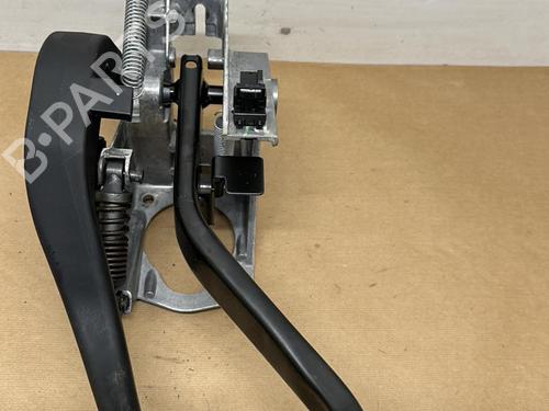 Pedal BMW 1 Convertible (E88) 118 d (143 hp) 21862826