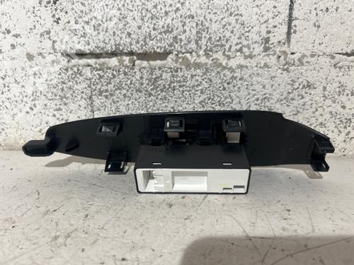 Used Right front window switch Right front window switch MAZDA CX-5 (KE, GH) 2.2 D (KE2FW) (150 hp) 40436224 40436224