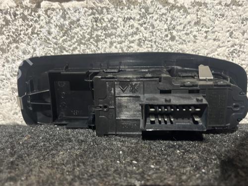 Used Left front window switch Left front window switch PEUGEOT 208 I (CA_, CC_) 1.6 HDi / BlueHDi 75 (75 hp) 30885965 30885965