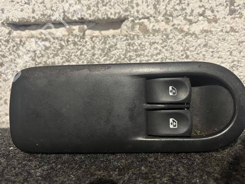 Used Left front window switch RENAULT MEGANE II (BM0/1_, CM0/1_) 1.5 dCi (BM02, BM13, BM2A, CM02, CM13) (101 hp) 30787550