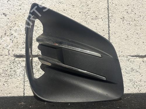 Used Grille RENAULT CLIO V (B7_) 1.0 TCe 100 (B7MT) (101 hp) 27221239