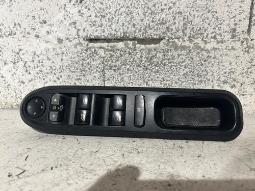 Used Left front window switch Left front window switch PEUGEOT 407 (6D_) 2.0 HDi 135 (6DRHRH, 6DRHRE, 6DRHRG, 6DRHRJ) (136 hp) 40055430 40055430