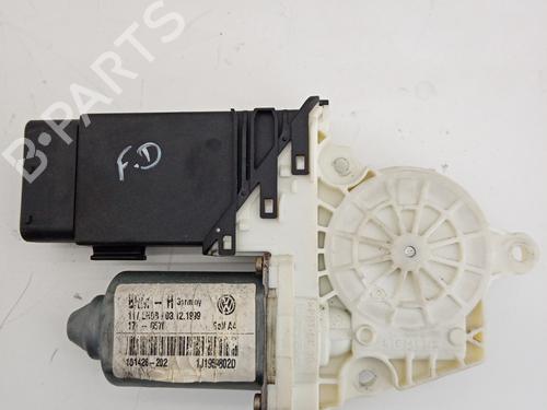Used Right front window motor Right front window motor VW GOLF IV (1J1) 1.4 16V (75 hp) 21028829 21028829