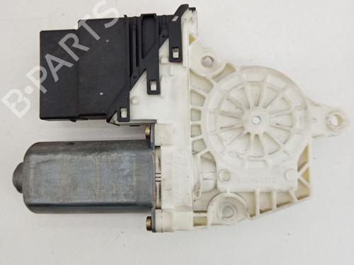 Used Right rear window motor Right rear window motor SEAT LEON (1M1) 1.9 TDI (110 hp) 21033531 21033531