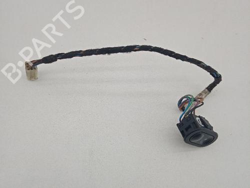 Used Right front window switch Right front window switch OPEL CORSA B (S93) 1.2 i (F08, F68, M68) (45 hp) 21035313 21035313
