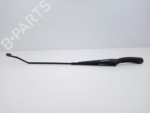 Used Front windshield wiper arm Front windshield wiper arm 21041090 21041090