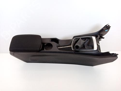 Used Armrest / Center console Armrest / Center console PEUGEOT 308 II (LB_, LP_, LW_, LH_, L3_) 1.2 THP 110 (110 hp) 21130389 21130389