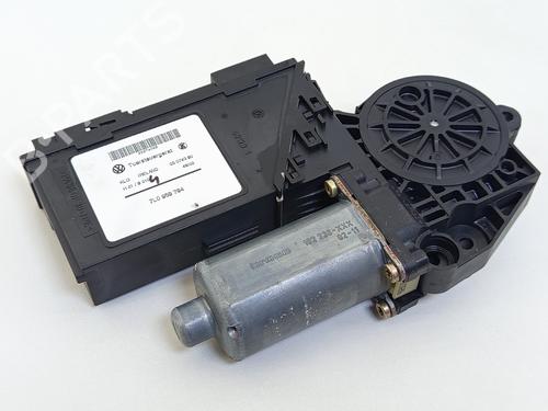 Used Right rear window motor Right rear window motor PORSCHE CAYENNE (9PA) Turbo 4.5 (450 hp) 26125036 26125036