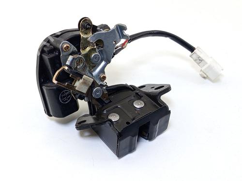 tailgate-lock-toyota-corolla-_e12_-2001-2002-2003-2004-2005-2006-2007-2008-30400860 main image