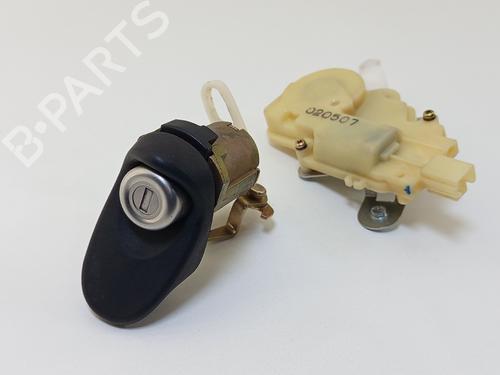 tailgate-lock-toyota-yaris-_p1_-1999-2000-2001-2002-2003-2004-2005-31146976 main image