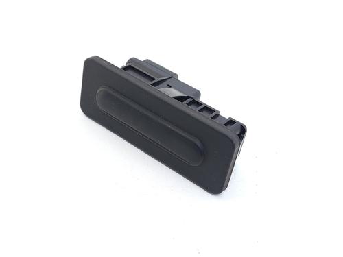 Used Tailgate handle Tailgate handle PEUGEOT 3008 II SUV (MC_, MR_, MJ_, M4_) 1.6 BlueHDi 120 (120 hp) 32340972 32340972