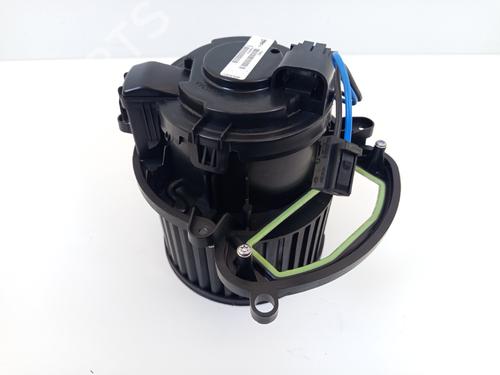 Used Heater blower motor Heater blower motor RENAULT MEGANE IV Grandtour (K9A/M/N_) 1.5 dCi 110 (110 hp) 32670040 32670040