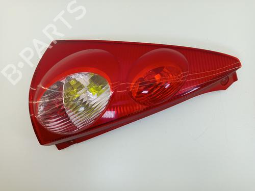 Venstre baglygte Venstre baglygte PEUGEOT 107 (PM_, PN_) 1.0 (68 hp) 23446490 23446490