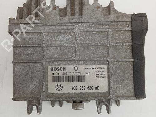 Used Engine control unit (ECU) VW POLO III (6N1) 50 1.0 (50 hp) 21031370
