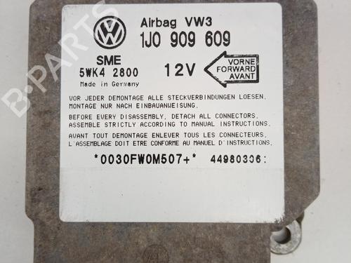 Used ECU airbags VW GOLF IV (1J1) 1.4 16V (75 hp) 21032793