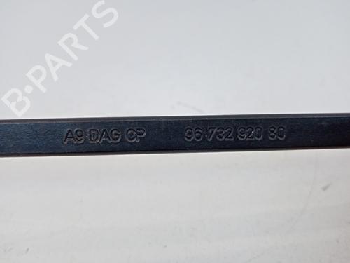 Front windshield wiper arm PEUGEOT 208 I (CA_, CC_) 1.2 VTI 82 | BP21041802C143