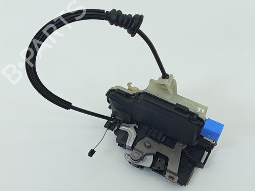 Cerradura puerta delantera derecha SKODA FABIA I (6Y2) 1.2 (64 hp) 24409635