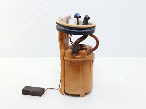 Used Fuel pump VW GOLF IV (1J1) 1.4 16V (75 hp) 25896493