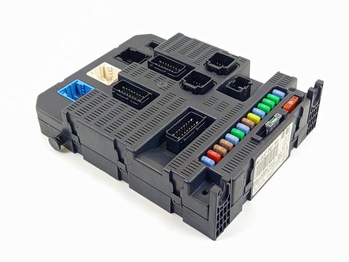 Used Fuse box PEUGEOT 308 SW I (4E_, 4H_) 1.6 HDi (109 hp) 31813845