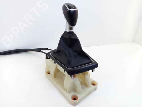 Used Gear lever HYUNDAI i20 II (GB, IB) 1.0 T-GDI (101 hp) 33001034