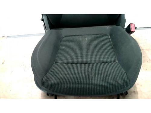 Right front seat PEUGEOT 5008 (0U_, 0E_) 1.6 HDi | BP25419532C16 