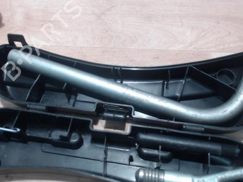 Used Jack Kit AUDI A4 B7 (8EC) 2.0 TDI 16V (140 hp) 31219743