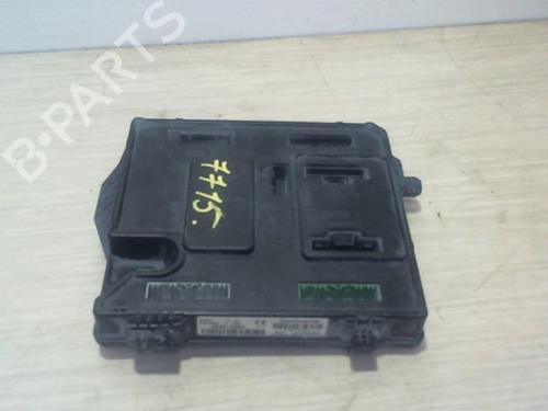 Zekeringkast RENAULT SCÉNIC III (JZ0/1_) 1.6 dCi (JZ00, JZ12) (130 hp) 25415052