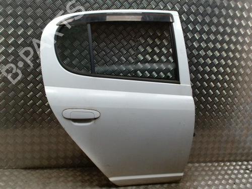 Used Right rear door TOYOTA YARIS (_P1_) 1.3 (SCP12_, SCP13_, SCP12R, SCP13R) (87 hp) 33164868