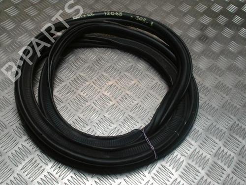 Used Rubber door seal Rubber door seal PEUGEOT 308 III (FB_, FH_, FP_, F3_, FM_) PureTech 130 (FPHNSL, FPHNST) (131 hp) 31118624 31118624