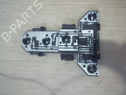 Używane Lampa oświetlenia tablicy rejestracyjnej VW GOLF IV (1J1) 1.6 16V (105 hp) 25389245