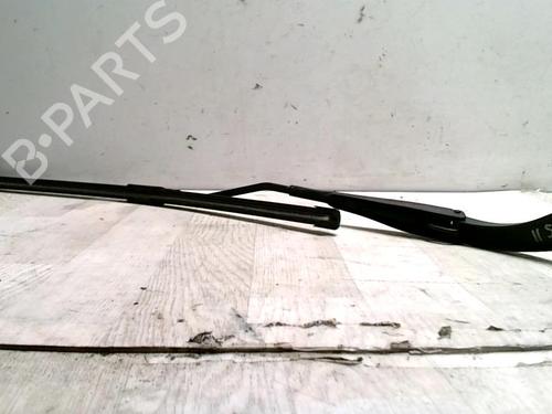 Used Front windshield wiper arm DACIA SANDERO II 1.5 dCi 75 / Blue dCi 75 (B8JW, B8M4, B8AH, B8M7, B8M6) (75 hp) 25426580