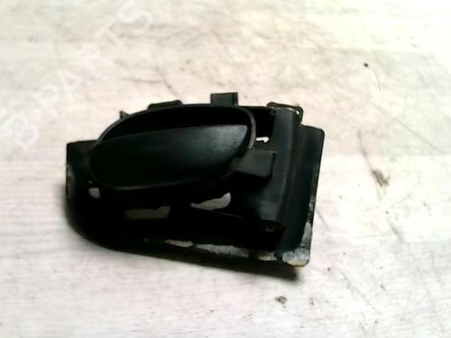 Højre bagtil invendig håndtag PEUGEOT 206 Hatchback (2A/C) 1.4 i (75 hp) 25423610