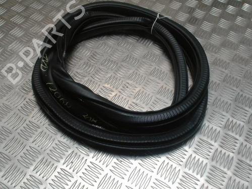 Used Rubber door seal PEUGEOT 308 III (FB_, FH_, FP_, F3_, FM_) PureTech 130 (FPHNSL, FPHNST) (131 hp) 31239462