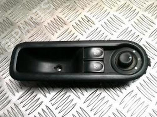 Used Left front window switch RENAULT CLIO III (BR0/1, CR0/1) 1.5 dCi (BR17, CR17) (86 hp) 25731333