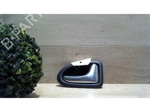 Høyre foran invendig håndtak RENAULT CLIO II (BB_, CB_) 1.4 16V (B/CB0P, BB13) (98 hp) 25410581