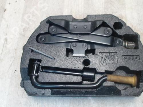Used Jack Kit RENAULT MEGANE I (BA0/1_) 1.6 e (BA0F, BA0S) (90 hp) 27621007