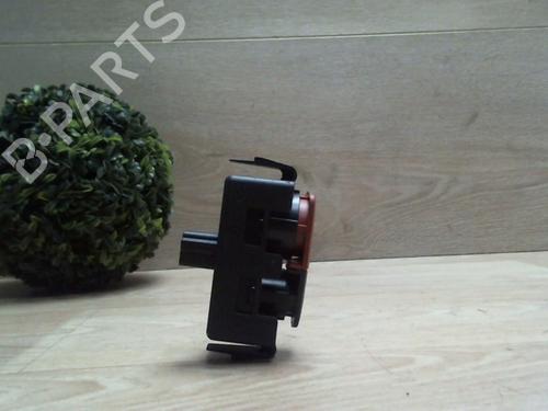 Used Warning switch RENAULT MEGANE III Grandtour (KZ0/1) 1.9 dCi (KZ0J, KZ0N, KZ1S) (131 hp) 25383213