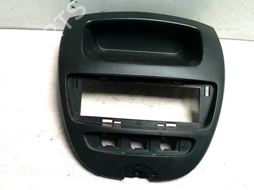 Midtkonsoll PEUGEOT 107 (PM_, PN_) 1.0 (68 hp) 27529752