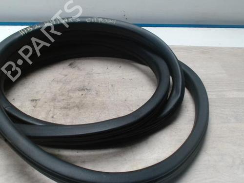 Used Rubber door seal CITROËN DS5 2.0 HDi 165 (163 hp) 28121352