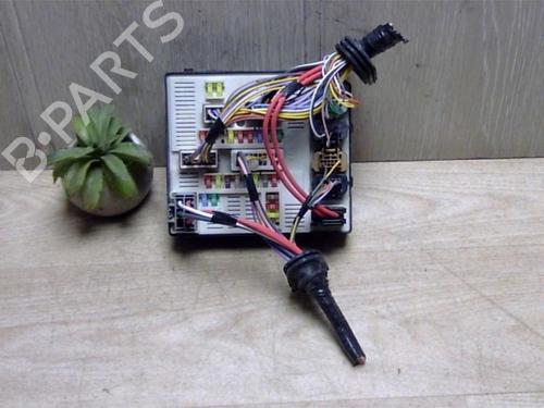 Sikringsdose RENAULT MEGANE III Hatchback (BZ0/1_, B3_) 1.5 dCi (BZ09, BZ0D, BZ1W, BZ29, BZ14) (110 hp) 25412236