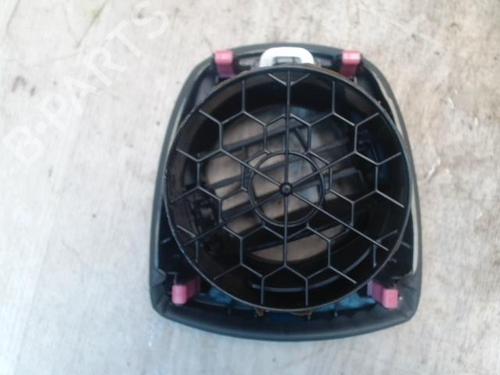 Used Air vent TOYOTA YARIS (_P13_) 1.4 D (NLP130_, NLP130) (90 hp) 27670465
