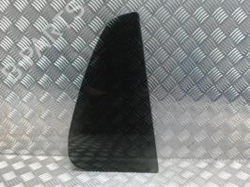 Vetro posteriore destro MERCEDES-BENZ M-CLASS (W163) ML 270 CDI (163.113) (163 hp) 30810204