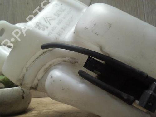 windscreen-washer-tank-peugeot-207-sw-wk_-2007-2008-2009-2010-2011-2012-2013-28528626 main image