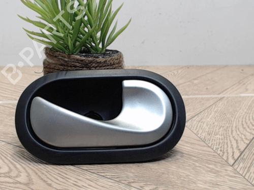 Used Front right interior door handle RENAULT SCÉNIC II (JM0/1_) 1.5 dCi (JM1E, JM16) (106 hp) 25388057