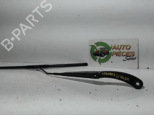 Used Front windshield wiper arm RENAULT MEGANE II (BM0/1_, CM0/1_) 1.9 dCi (BM0G, CM0G) (120 hp) 25399283