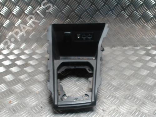 Console centrale RENAULT CLIO V (B7_) 1.5 Blue dCi 85 (B7AG) (86 hp) 31230068