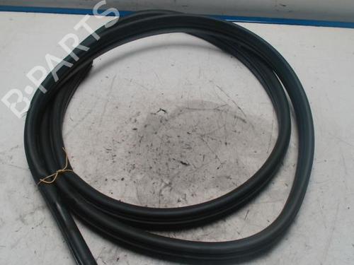 Used Rubber door seal DACIA SANDERO 1.5 dCi (88 hp) 25426238