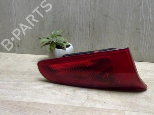 Achterlicht kofferdeksel achterklep links ALFA ROMEO 147 (937_) 1.9 JTD 16V (937.AXG1B, 937.BXG1B) (126 hp) 25413585